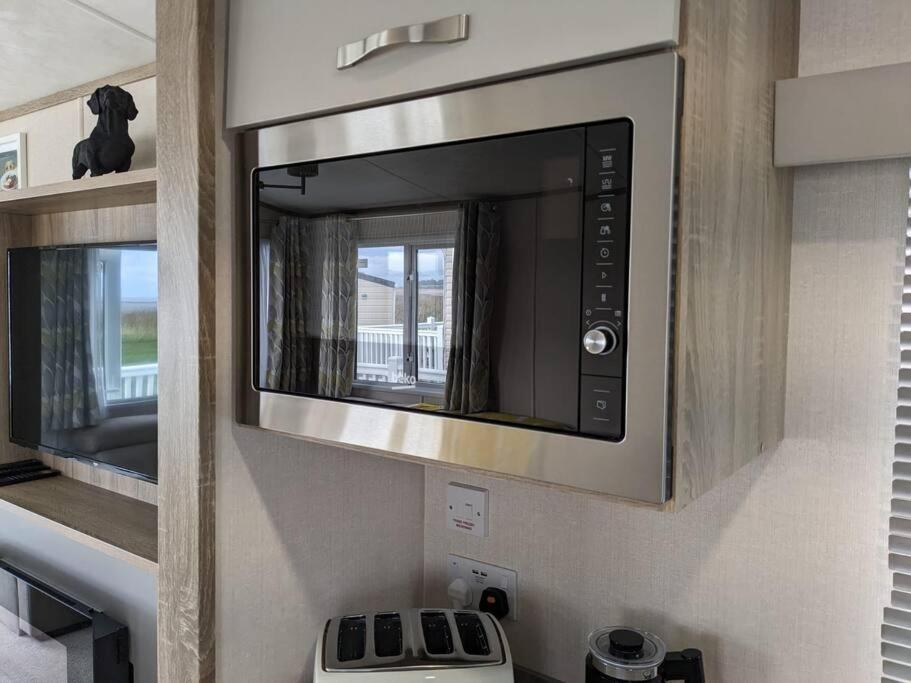 Beautiful Pet Friendly Southerness Caravan With Sea View & Decking Area Mainsriddle 外观 照片