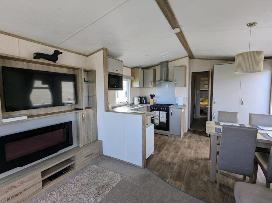 Beautiful Pet Friendly Southerness Caravan With Sea View & Decking Area Mainsriddle 外观 照片