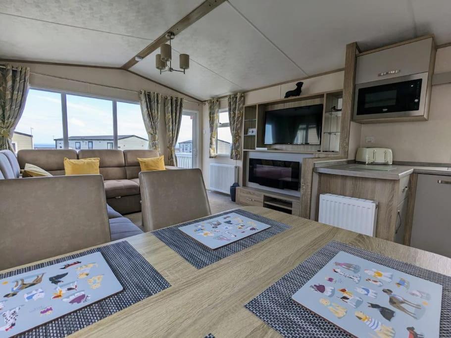 Beautiful Pet Friendly Southerness Caravan With Sea View & Decking Area Mainsriddle 外观 照片
