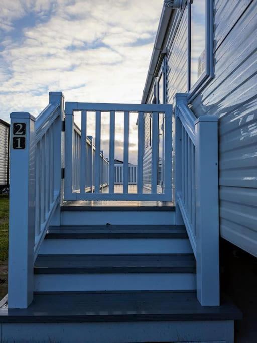 Beautiful Pet Friendly Southerness Caravan With Sea View & Decking Area Mainsriddle 外观 照片