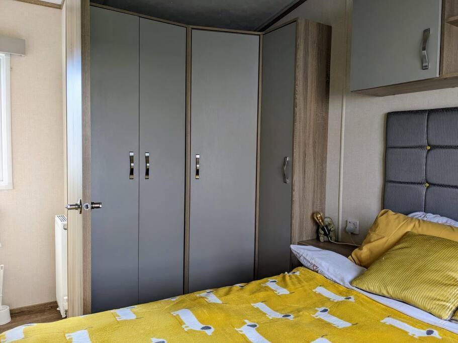 Beautiful Pet Friendly Southerness Caravan With Sea View & Decking Area Mainsriddle 外观 照片