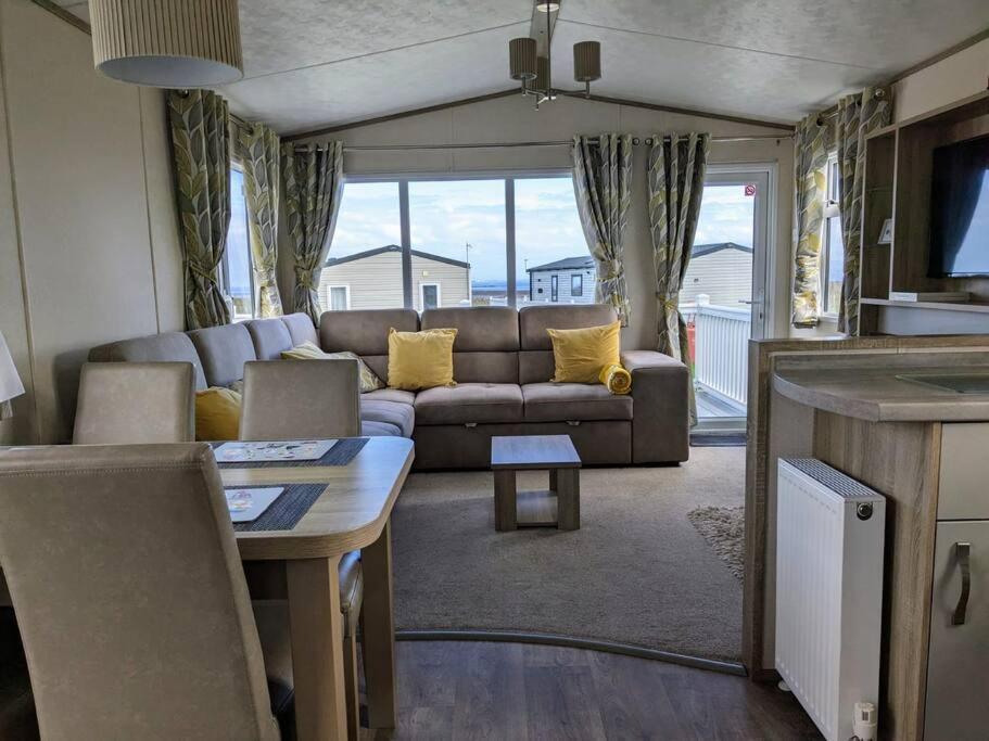 Beautiful Pet Friendly Southerness Caravan With Sea View & Decking Area Mainsriddle 外观 照片