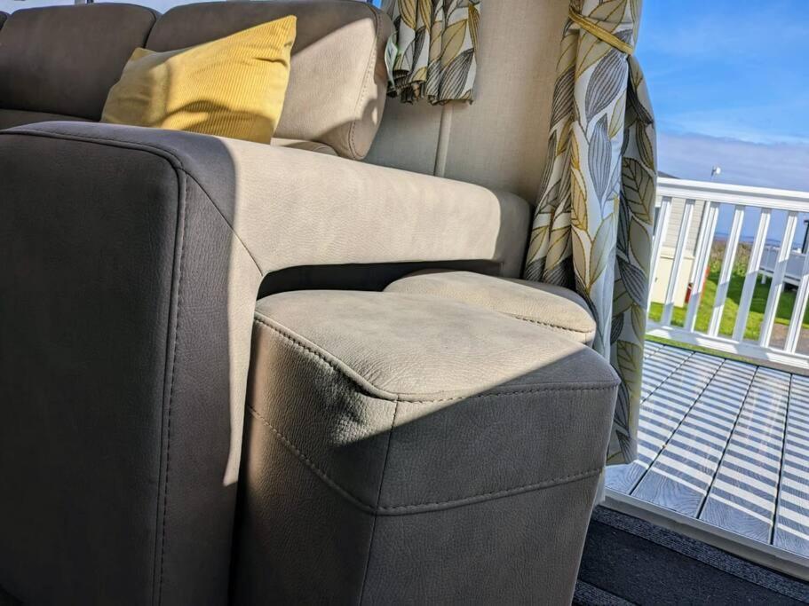 Beautiful Pet Friendly Southerness Caravan With Sea View & Decking Area Mainsriddle 外观 照片